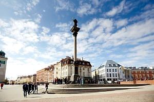 Budynek biurowo-usługowy Plac Zamkowy – Business with Heritage 