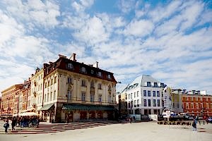 Budynek biurowo-usługowy Plac Zamkowy – Business with Heritage 