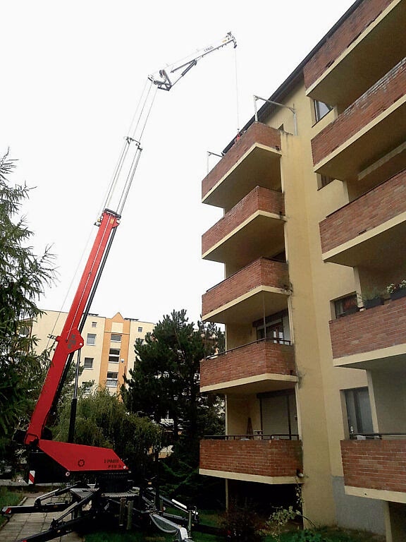 Glasslift wyłącznym dystrybutorem niemieckich żurawi dekarskich SkyWorker marki PAUS