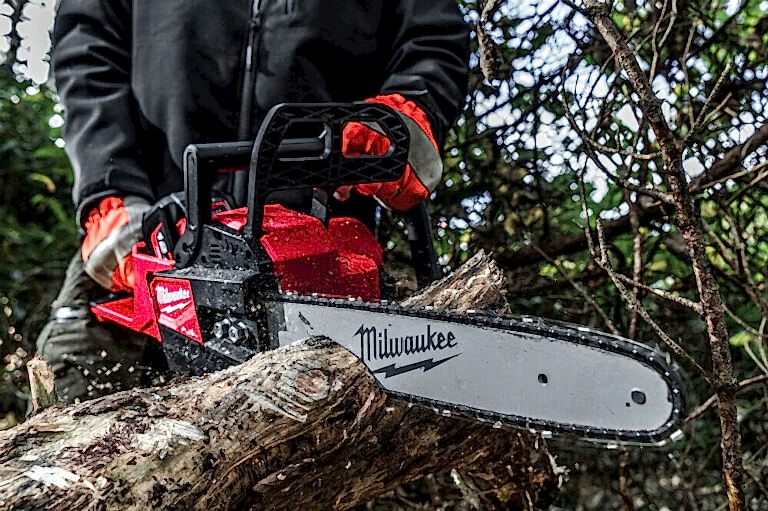 Akumulatorowe pilarki łańcuchowe MILWAUKEE® M18 FUEL