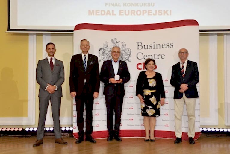 Medal Europejski dla płyt warstwowych z wełny mineralnej PWS2-MW firmy Blachy Pruszyński